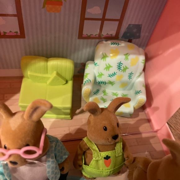 Li’l Travel suitcase 6 cottontail rabbits with chairs - Picture 6 of 13